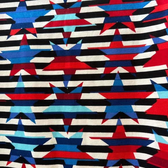 NEW LuLaRoe Stars and Stripes Classic T M Medium NWT 4th of July - Picture 7 of 7
